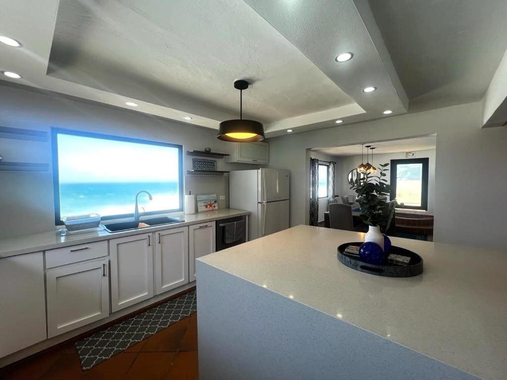 4 Bedroom Kikita Beach Villa Oceanfront W Pool Dorado Exteriör bild