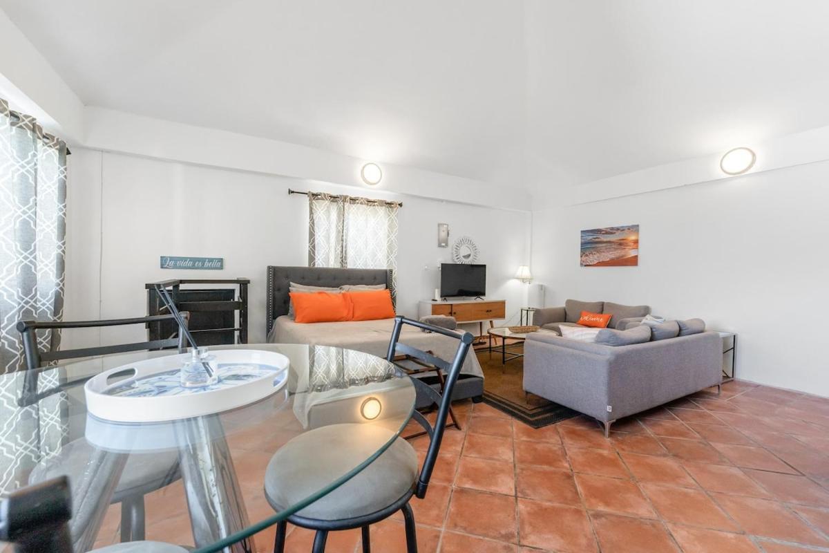 4 Bedroom Kikita Beach Villa Oceanfront W Pool Dorado Exteriör bild