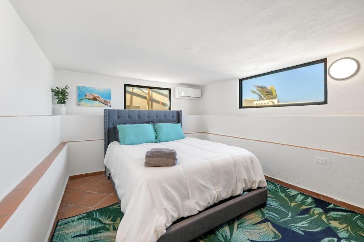 4 Bedroom Kikita Beach Villa Oceanfront W Pool Dorado Exteriör bild